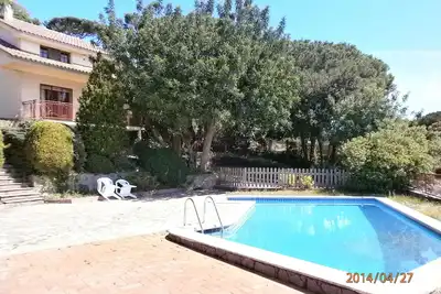 Image de Maison familiale avec piscine privée, garage privé et vue sur la mer