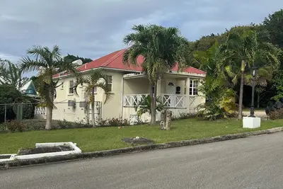 Image de Villa familiale de 3 chambres avec piscine privée. 5 minutes de Mullins.