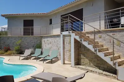 Image de Villa spacieuse, plage Ă pied, proche mer montagne, draps, serviettes inclus.