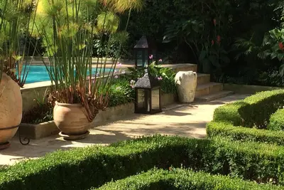 Image de Villa de Luxe avec Jardin, Piscine & Hammam. Personnel de maison inclus.