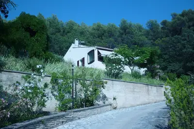Image de Villa à flanc de colline sur une pente du Luberon