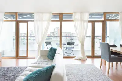 Image de Moderne et lumineux | East London Dockside Apartment | ExCel Center | Aéroport de la ville