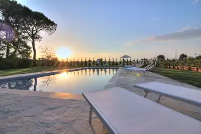 villa typique de la Toscane près d'Arezzo avec piscine privée et 16 lits