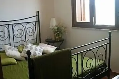 Image de Maison avec vue imprenable sur la mer et les montagnes