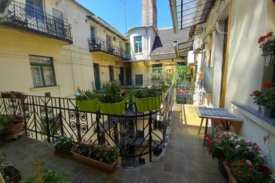 Image de Two separate bedrooms suite in the oldtown, diplomatic area, Danube side view