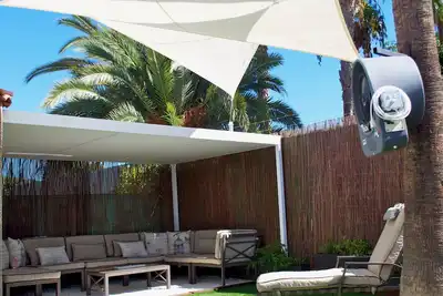Bungalow moderne et confortable avec tous les extras pour un séjour agréable.