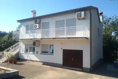 Image de appartement beatiuful avec jardin et place de parking