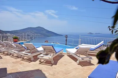 Image de Magnifique villa de 5 chambres avec vue spectaculaire sur la mer, près du centre de Kalkan