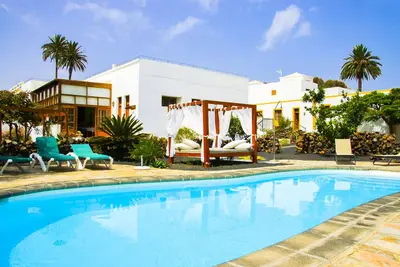 Image de B & BLolayJuan: Appartement cuisine, salle de bain privée et piscine chauffée \"La Troja\"