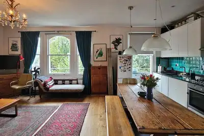 Image de Appartement de 3 lits / 2 bains attrayant, éclairé par le soleil et spacieux à Notting Hill