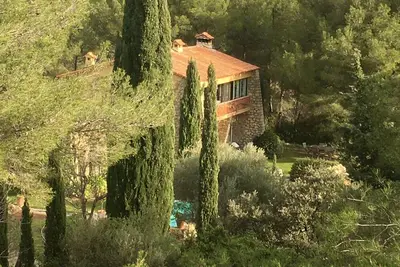 Maison d'architecte de 250 m2 dans la colline provençale à deux pas de la mer