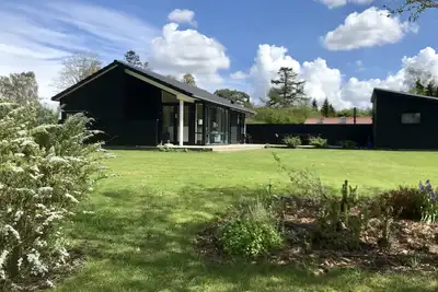 Image de Nouveau chalet avec emplacement fantastique près de la plage