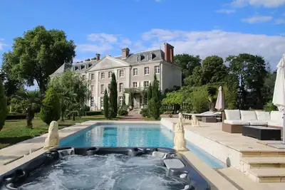 Image de Vivre Comme La ROYAUTÉ Dans Un Chateau Du 18ème Siecle Restaure Au Coeur De La Loire