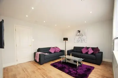 Image de Epi - Cour De Regence A 3 Chambres