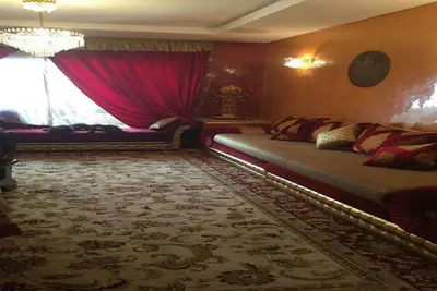 Top wide and sunny luxury property located just minutes from the beach
