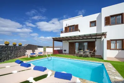 Image de Piscine privée / résidentielle calme de 3 chambres
