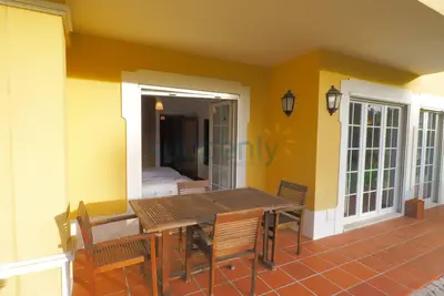 Image de Appartement 3 pièces sur le terrain de la pratique avec l'accès à la piscine chauffée