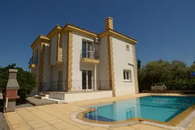 Image de Villa dans un endroit relaxant avec une vue fantastique. logement spacieux pour 6