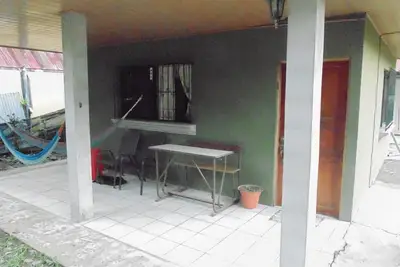 Image de 150 mètres de la délégation de police à l'ouest, Cahuita