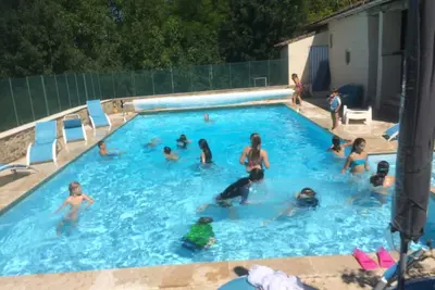 Image de Piscine privée chauffée, vue imprenable, grande cuisine bien équipée, salle de jeux.