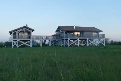 Image de Maison sur pilotis et son studio inspirée par les carrelets de l'estuaire