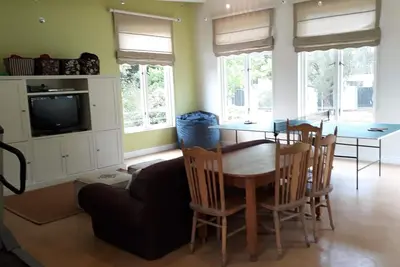 Image de Paisible maison familiale nichée dans les vignobles