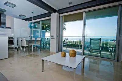 Bateaux Appartement, Luxe Frontline Beach
