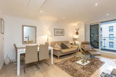 Image de Superbe 2 chambres 2 salles de bain avec Ac dans le quartier huppé de Chelsea Harbour