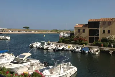 Image de 2 pièces dans les marinas vue exceptionnelle sur le plan d'eau, piiscine