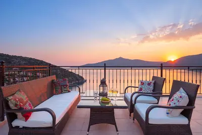 Villa spacieuse avec piscine privée et vues fantastiques, à deux pas de la mer