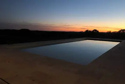 Image de Belle, ferme de luxe avec une vue magnifique sur la campagne française.