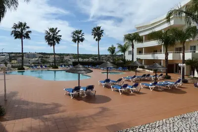 Image de Spacieux appartement d'une chambre / 4 personnes avec utilisation de la piscine à cinq minutes de la plage