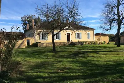 Image de Maison de famille fin Xviii, raffinée et paisible. Belle piscine