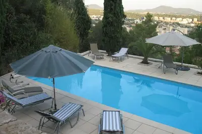 Image de Nice house with fantastic views on a large plot with swimming pool.