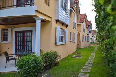 Image de # 1 SpringCourt Belle, spacieuse et paisible. Capacité d'accueil 4 adultes et 2 enfants