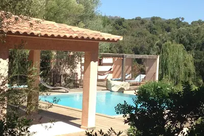 Image de Villa de charme nichée dans les oliviers