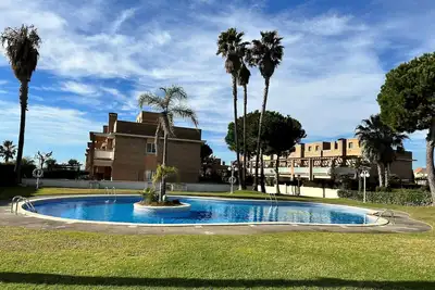 Image de Maison de ville avec piscine à 500 mètres de la plage. Idéal pour les familles!