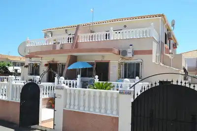Image de Maison de Vacances 3 Chambres Wi-fi Gratuit Piscine Communautaire à Distance de Marche de la Plage et du Strip