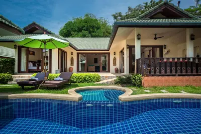 Image de Deluxe 3 chambres piscine ambiante villa dans la station balnéaire idyllique Samui