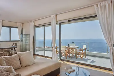 Image de Appartement élégant vue imprenable sur la mer