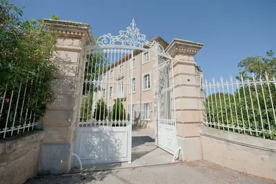 Image de Appartement de 2 chambres avec piscine, dans un ancien domaine viticole