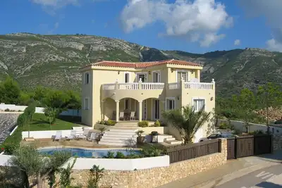 Image de Villa de luxe avec vue spectaculaire et piscine privée chauffée et Wifi