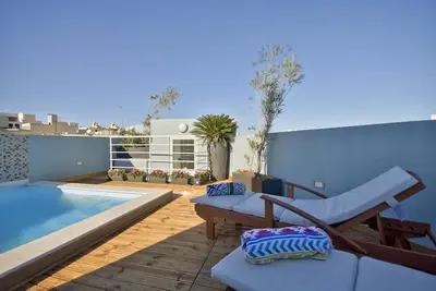 Image de Nouvel appartement avec piscine commune près de la mer et de la marina à Msida