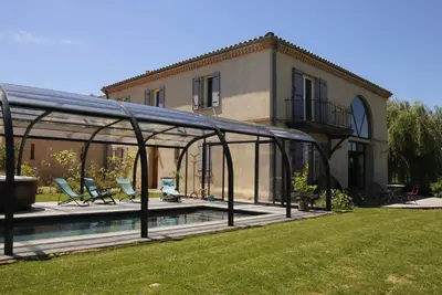 Image de superbe maison de 350m2, grands espaces, piscine chauffée, jacuzzi, sauna
