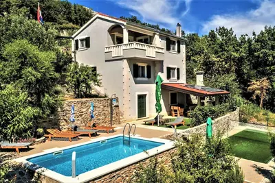 Image de Villa \"Eagle\", pièce isolée de votre propre paradis, piscine chauffée, Badminton