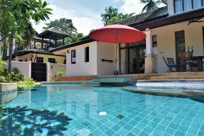Image de Villa de luxe avec piscine privée à 30 secondes de Bang Por Beach et Restaurants