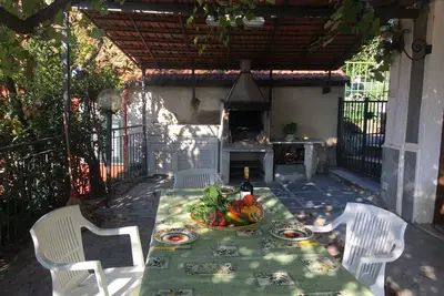 Image de Une maison familiale dans un petit village de l'arrière-pays ligure.