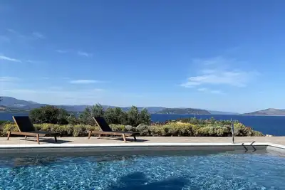 Image de Un havre de détente avec une vue à couper le souffle, à seulement 5 'de la plage