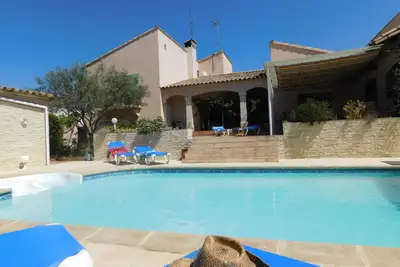 Image de Gîte aux portes de la Camargue, piscine chauffée, 2 chambres, jardin, parking