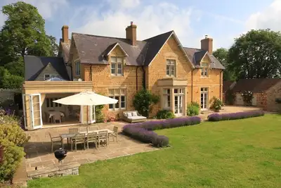 Image de Maison de campagne de luxe Somerset, parfaite pour les réunions d'amis et de familles.